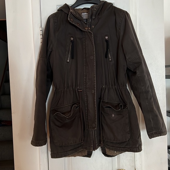 Ladies dark green light winter coat. - Picture 3 of 3